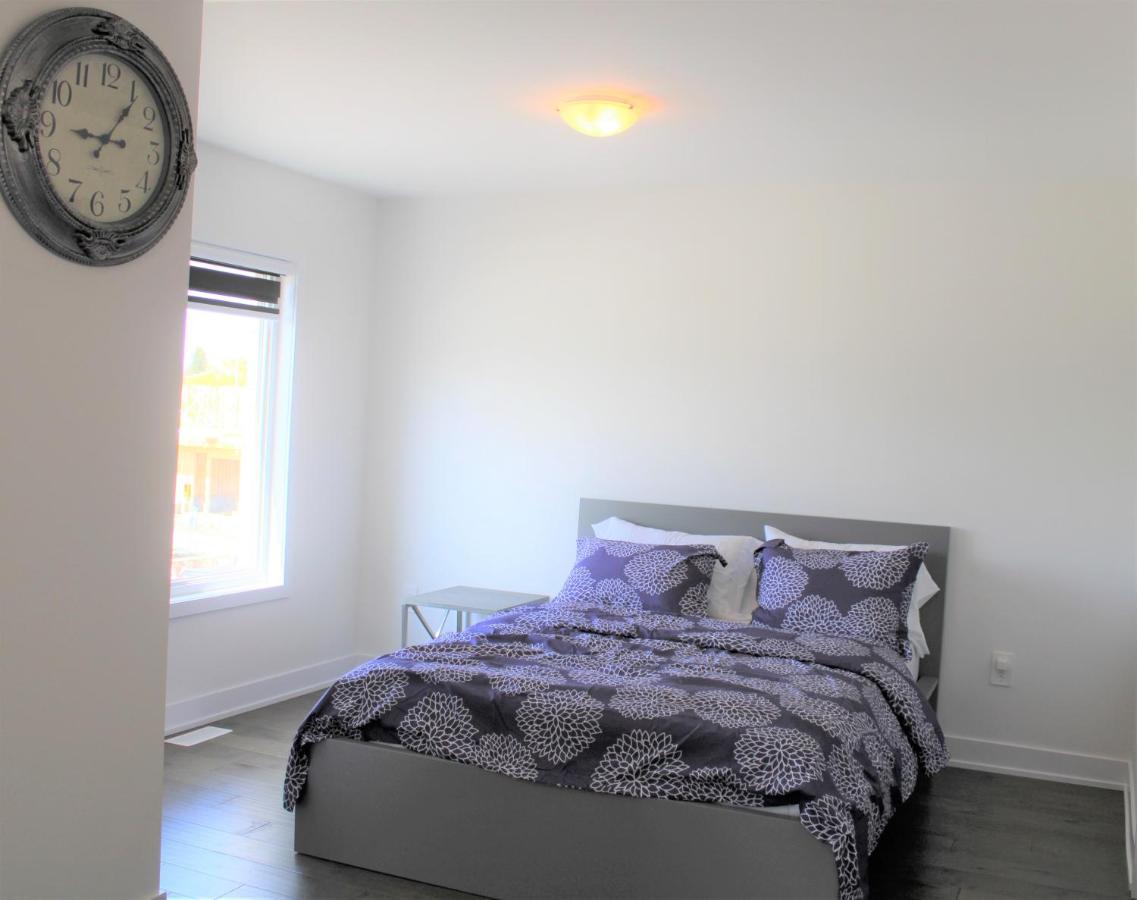 New Town House Barrie South Villa Exterior photo